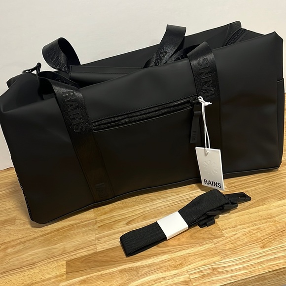 Rains Handbags - NEW Rains Gym Duffle/ Weekender Bag Black
